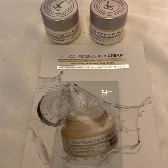 It cosmetics bundle - Picture 2 of 10